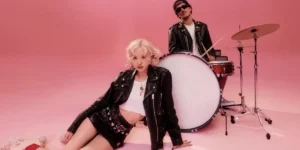 OSÉ APT Billboard record collaboration with Bruno Mars in pink studio setting showcasing K-pop solo artist success