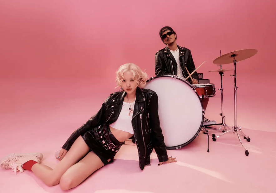 OSÉ APT Billboard record collaboration with Bruno Mars in pink studio setting showcasing K-pop solo artist success